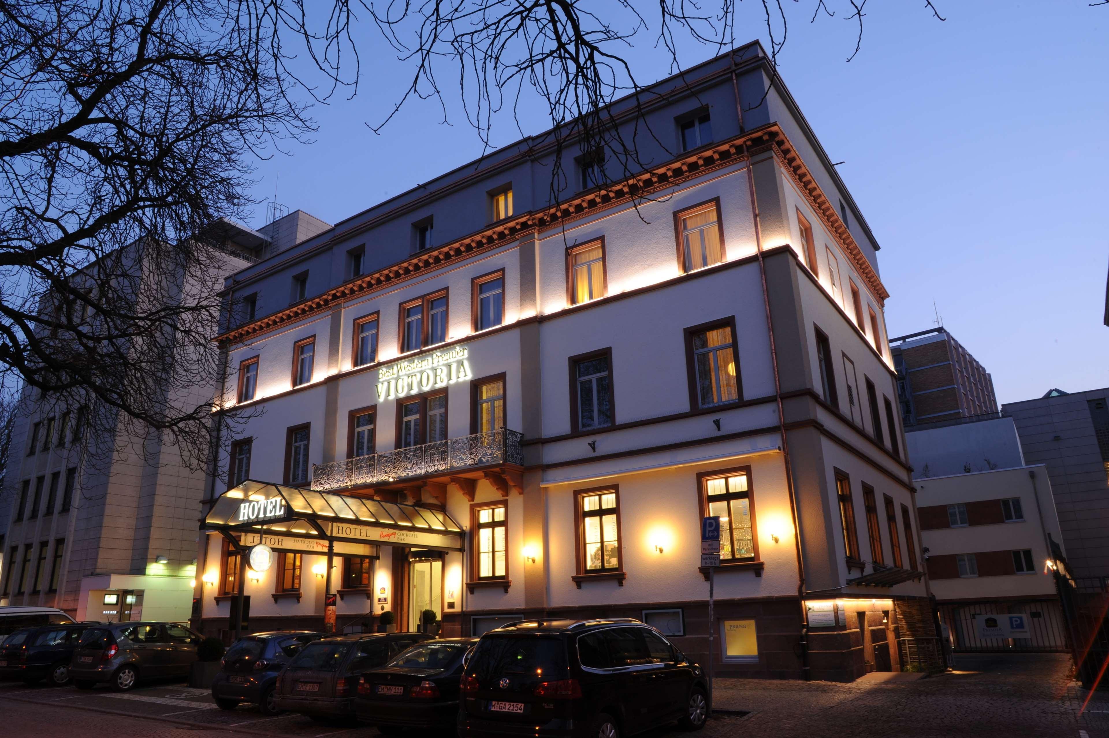 Western Premier Victoria Hotel 4*